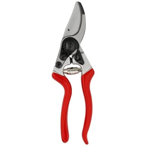 Sécateur Felco 9 pour gaucher à tête inclinée, vu sur fond blanc